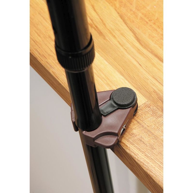 Frog clasp for walking stick